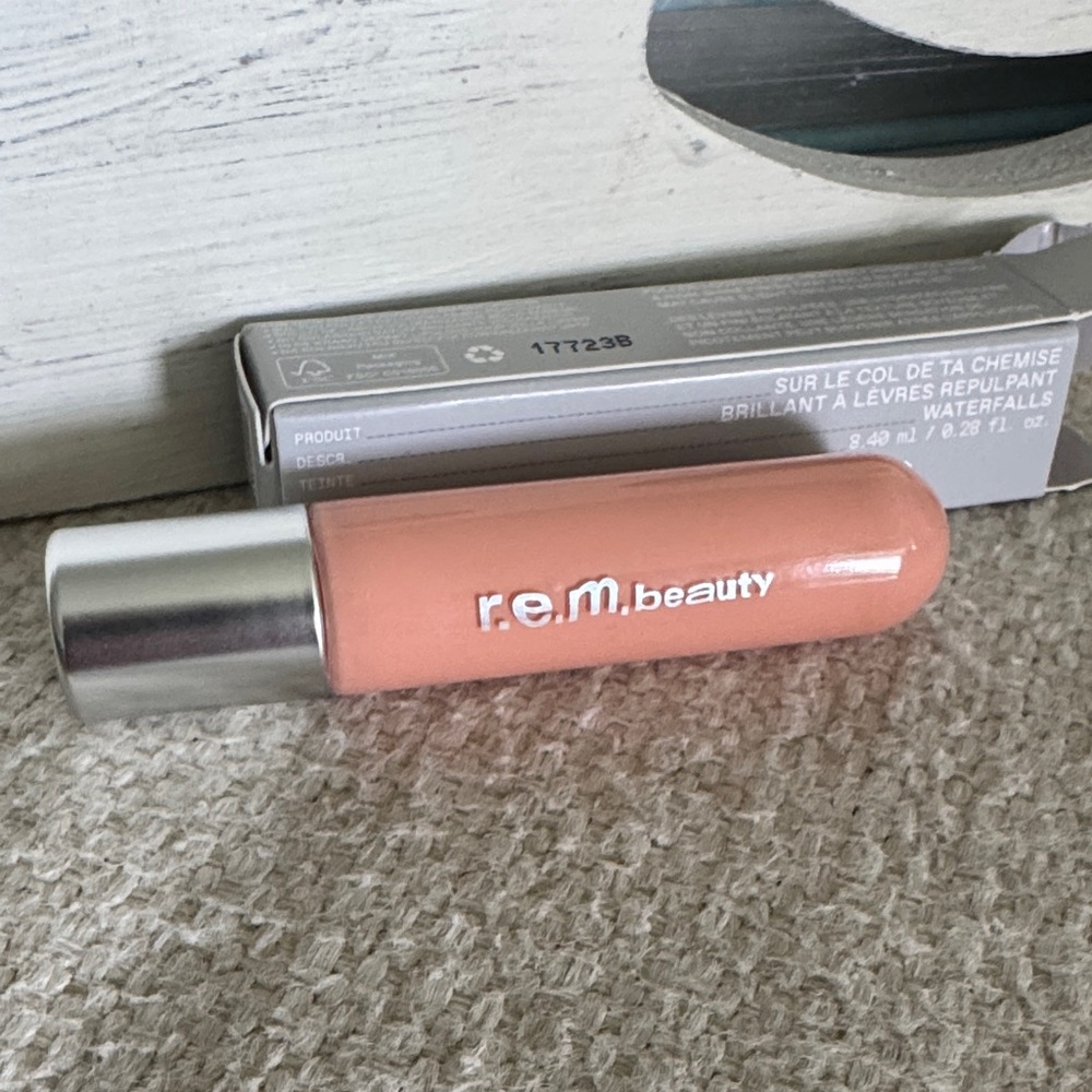 REM BEAUTY PLUMPING LIP GLOSS - Waterfalls NWT